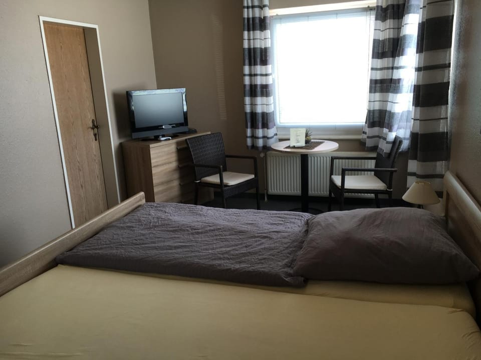 Day, Photo of the whole room