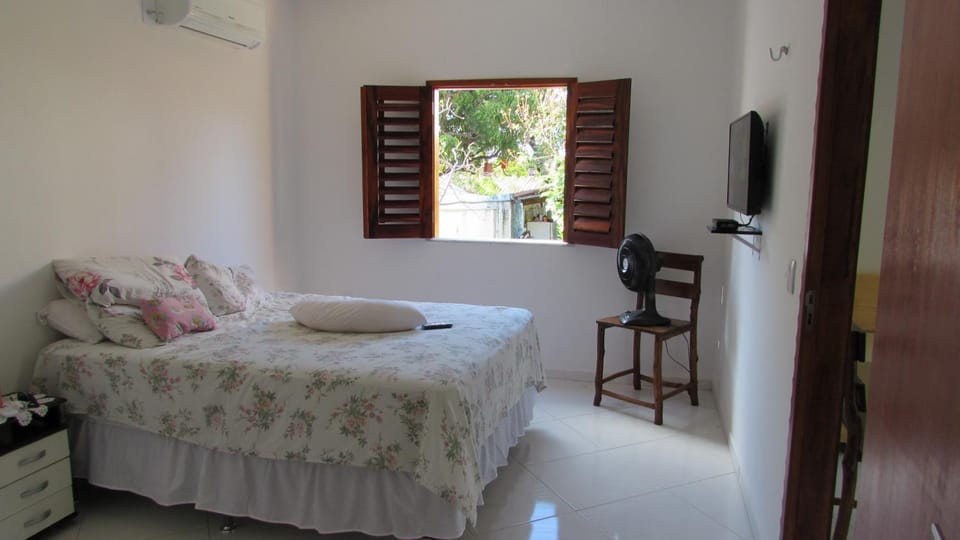 Property building, Bed, Bedroom