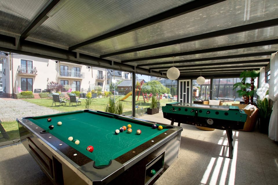 Billiard, Game Room