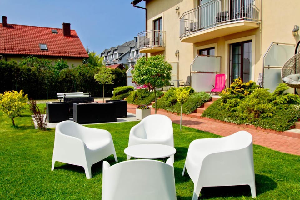 Property building, Day, Garden, Garden view