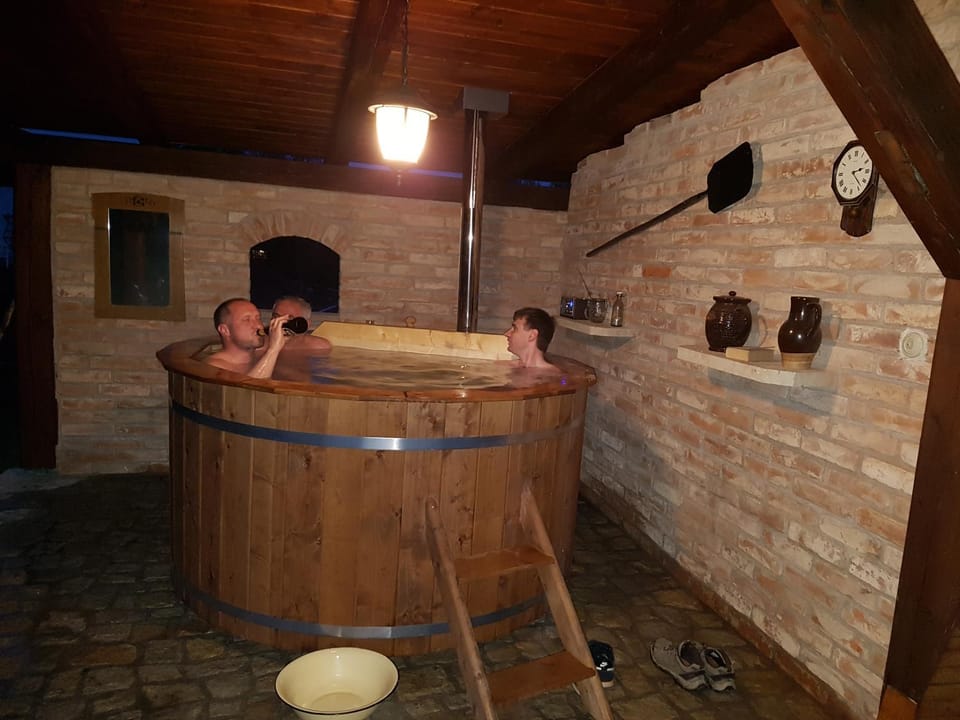 Activities, Evening entertainment, group of guests