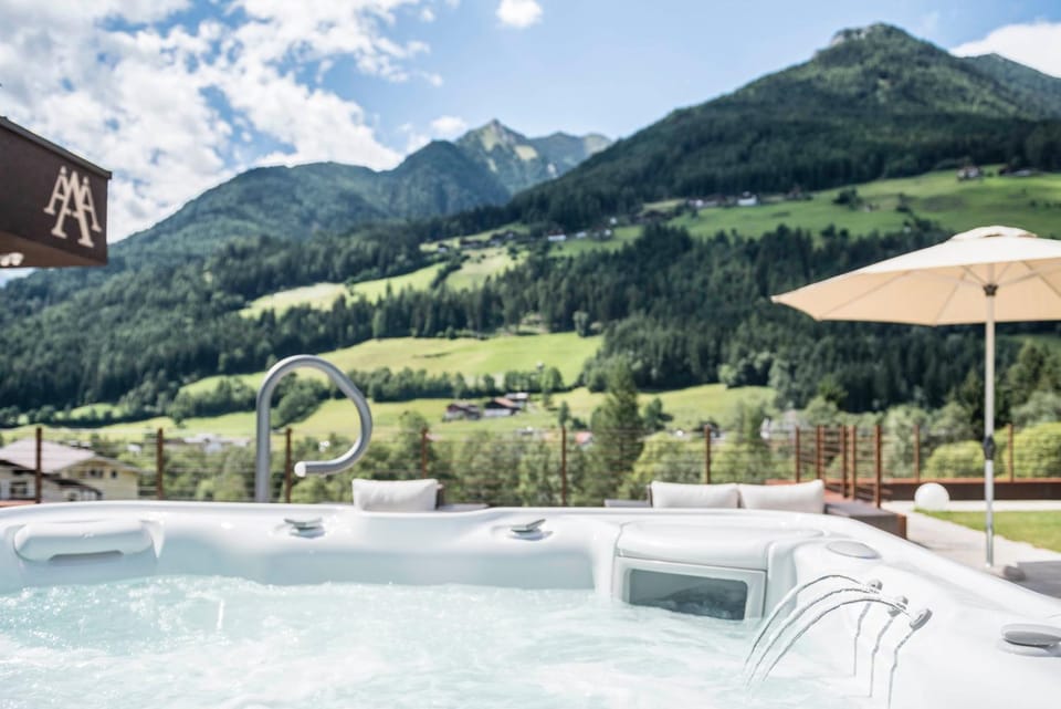 Hot Tub, Swimming pool