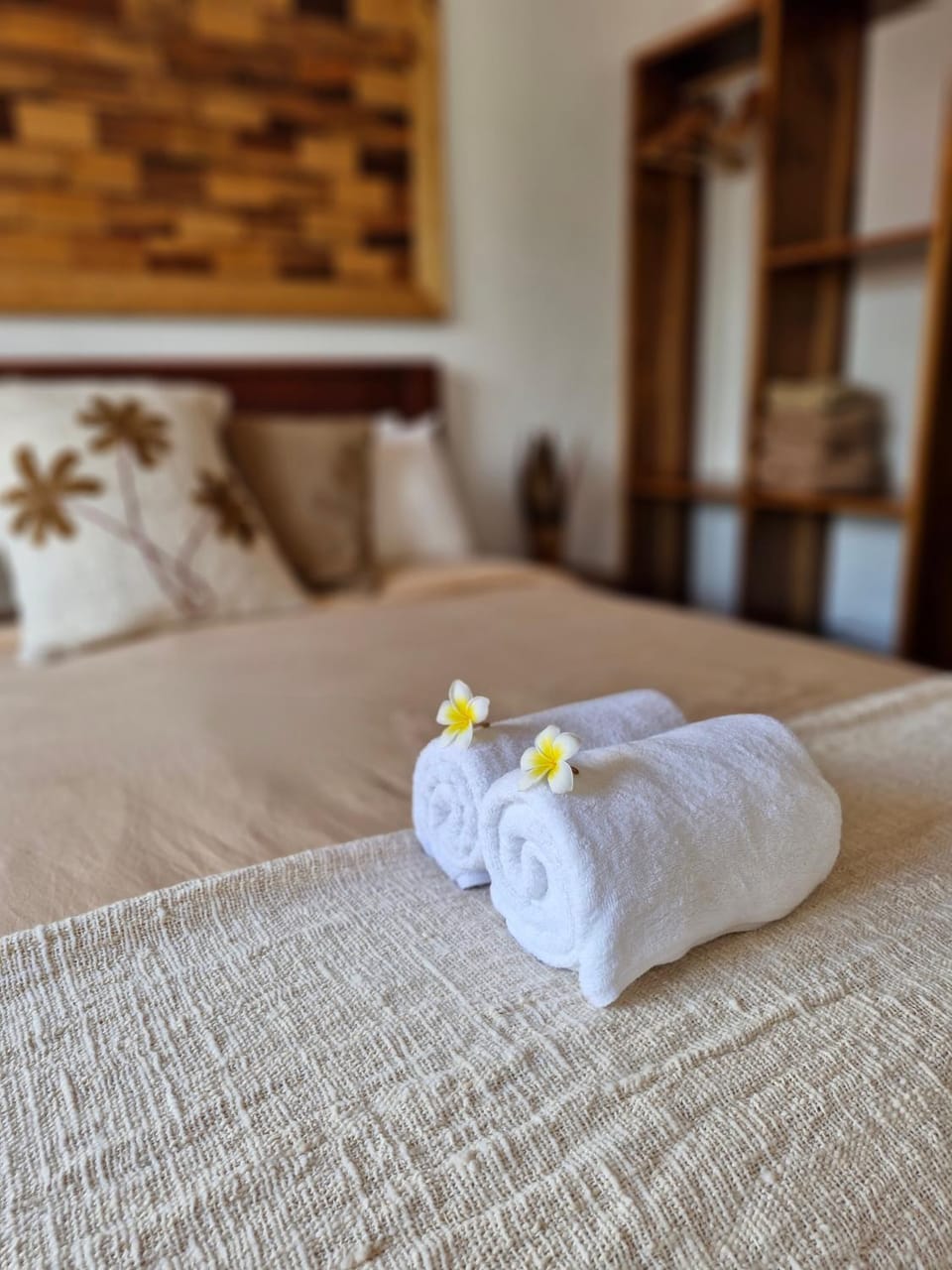 Bedroom, towels