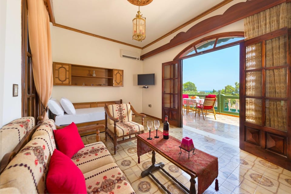 Day, Summer, Other, Photo of the whole room, Seating area, Text overlay, Garden view, Sea view