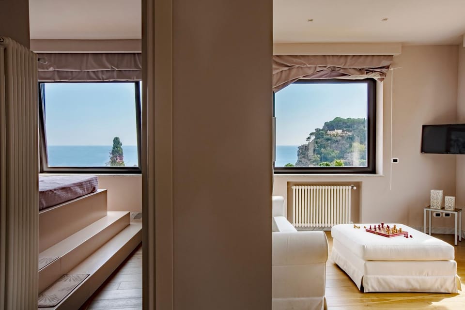 Living room, Sea view