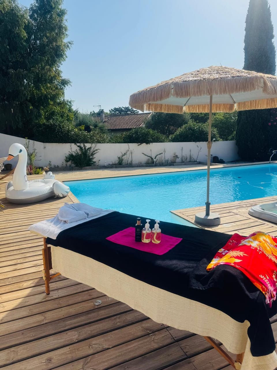 Massage, Swimming pool