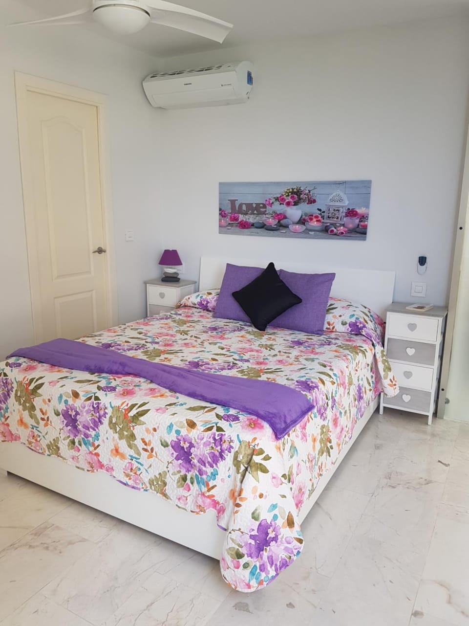 Bed, Photo of the whole room, Bedroom, air conditioner