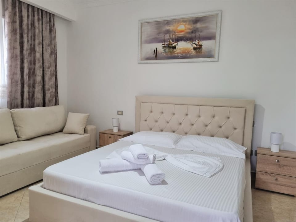 Bed, Photo of the whole room, Bedroom, towels