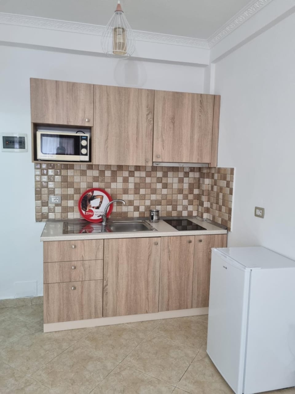 Kitchen or kitchenette, minibar, stove