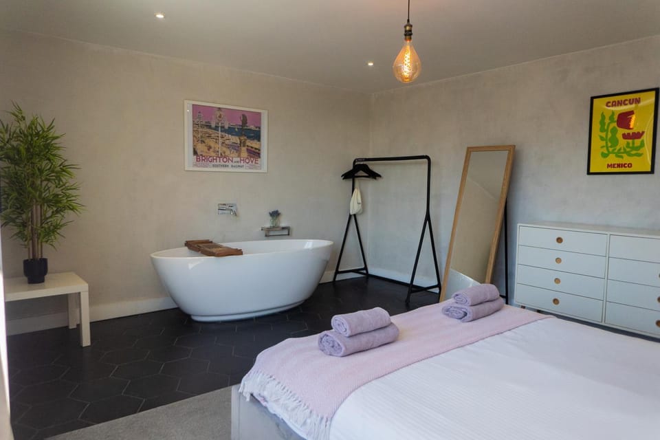 Bed, Bedroom, Bath