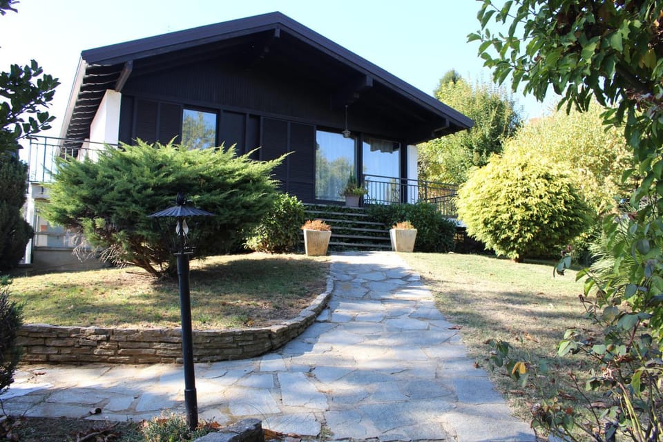 Facade/entrance, Garden