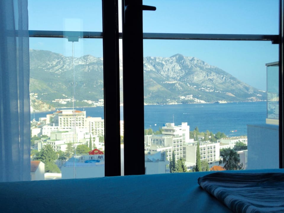 Bed, Bedroom, Mountain view, Sea view