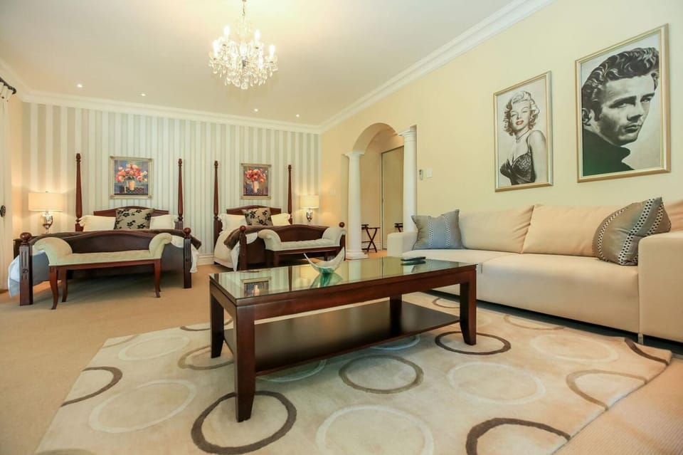 Bed, Seating area