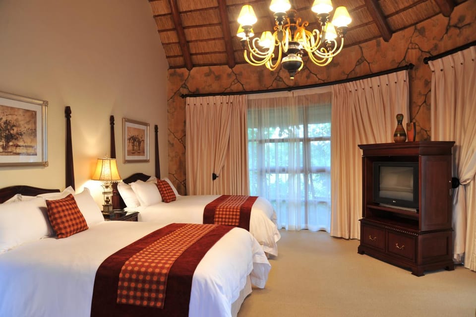 Bed, TV and multimedia, Bedroom