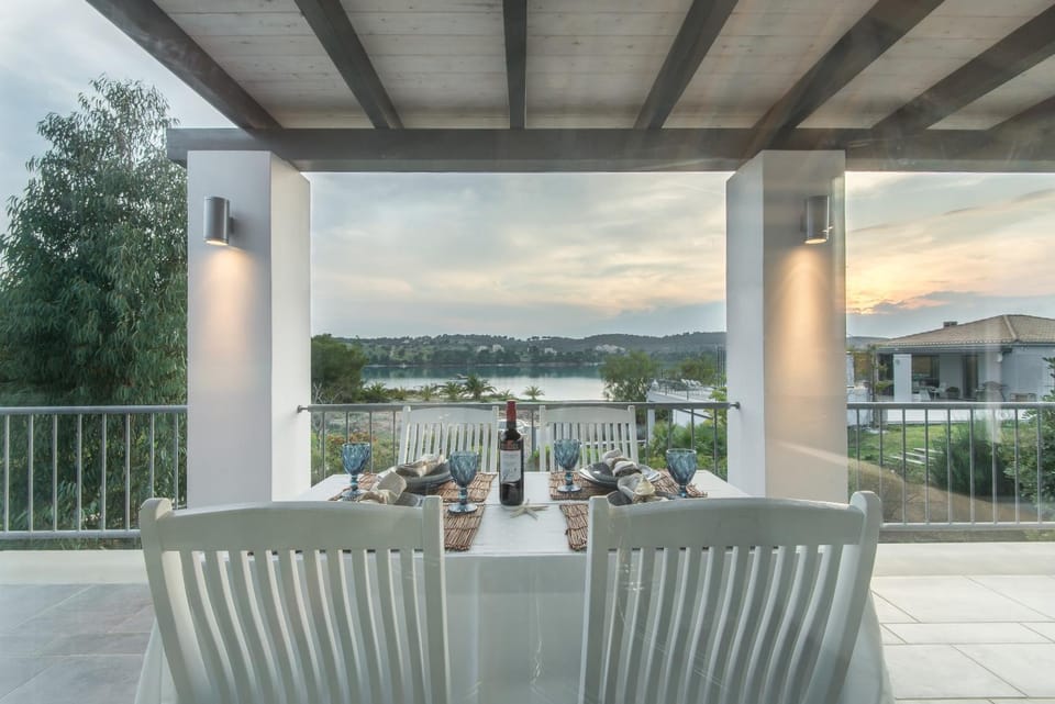 View (from property/room), Balcony/Terrace, Lake view, Sea view, Sunset