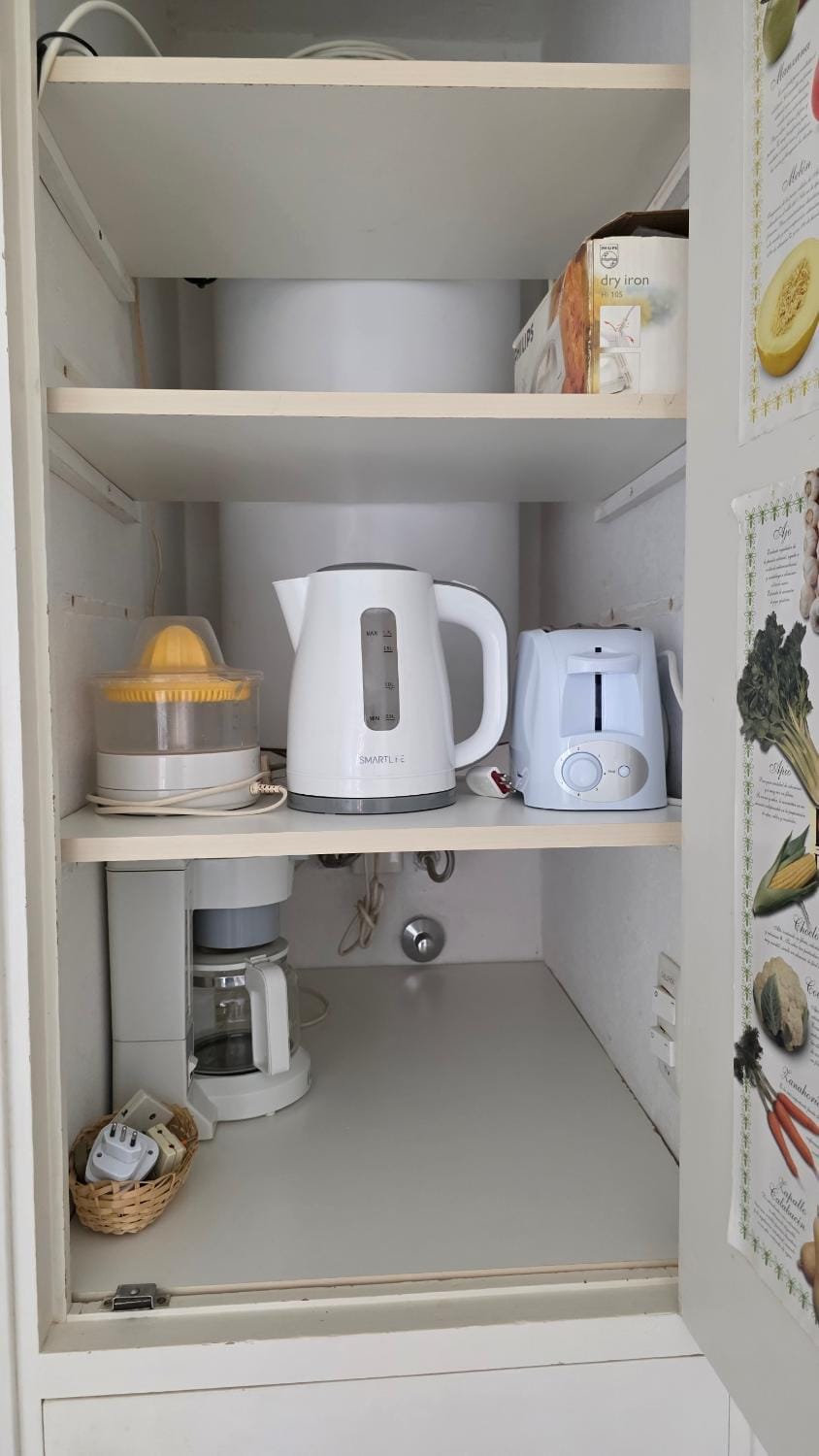 Coffee/tea facilities, toaster