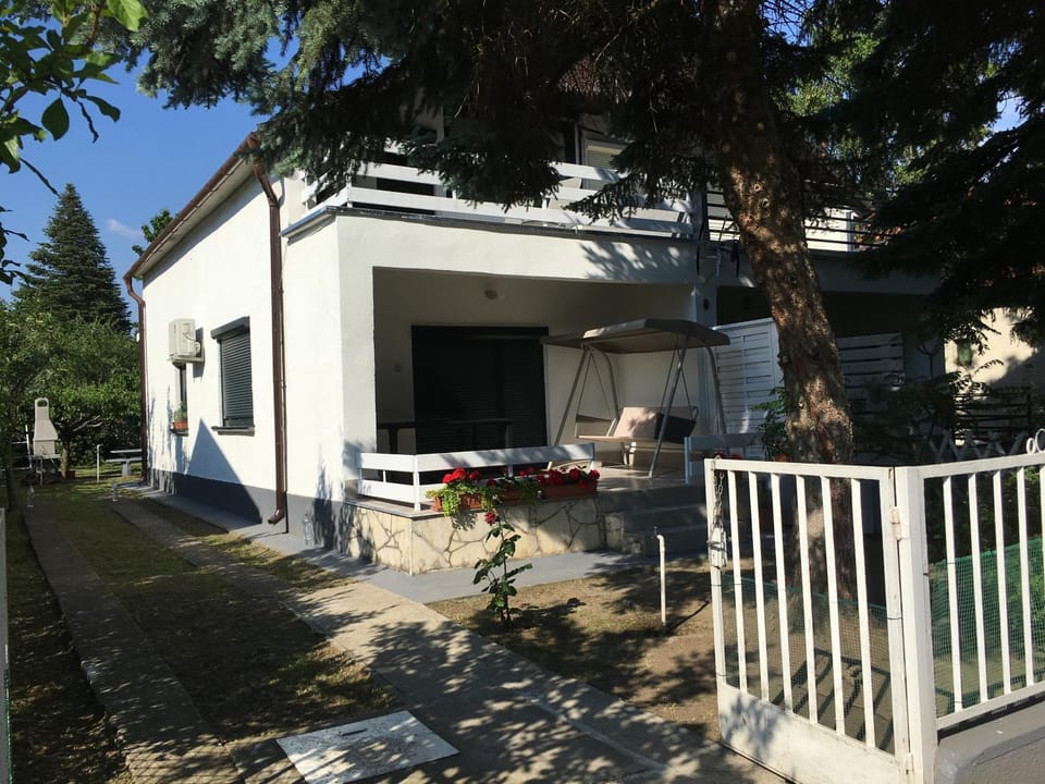 Property building, Spring, Garden, Garden view