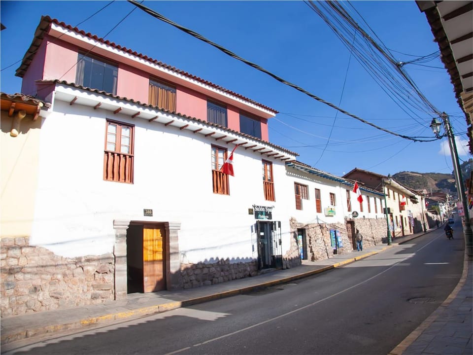 Facade/entrance