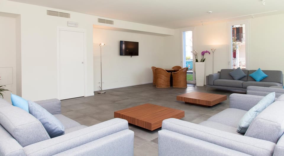 Communal lounge/ TV room, Seating area