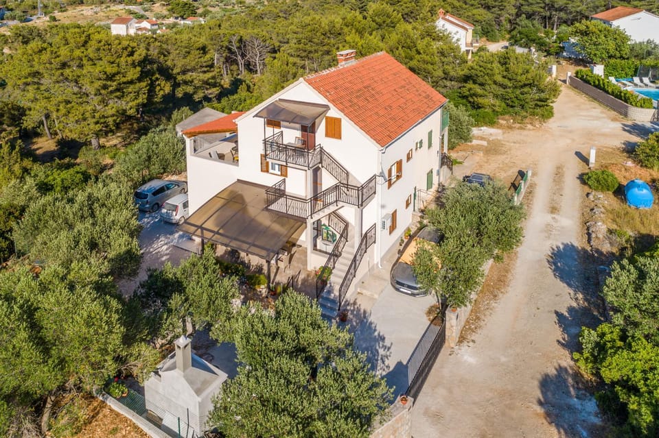 Property building, Bird's eye view, Parking
