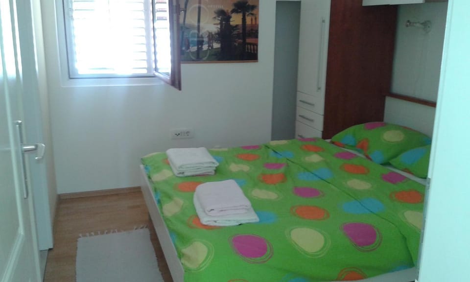 Bed, Garden view