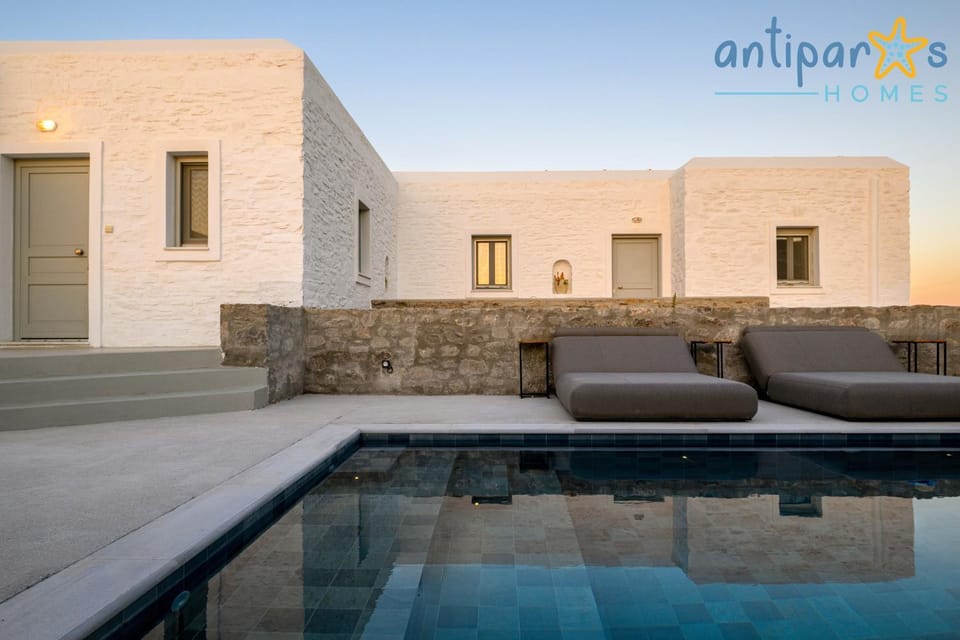 Day, Swimming pool, sunbed