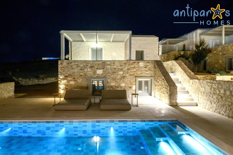 Property building, Night, Pool view, Swimming pool, sunbed