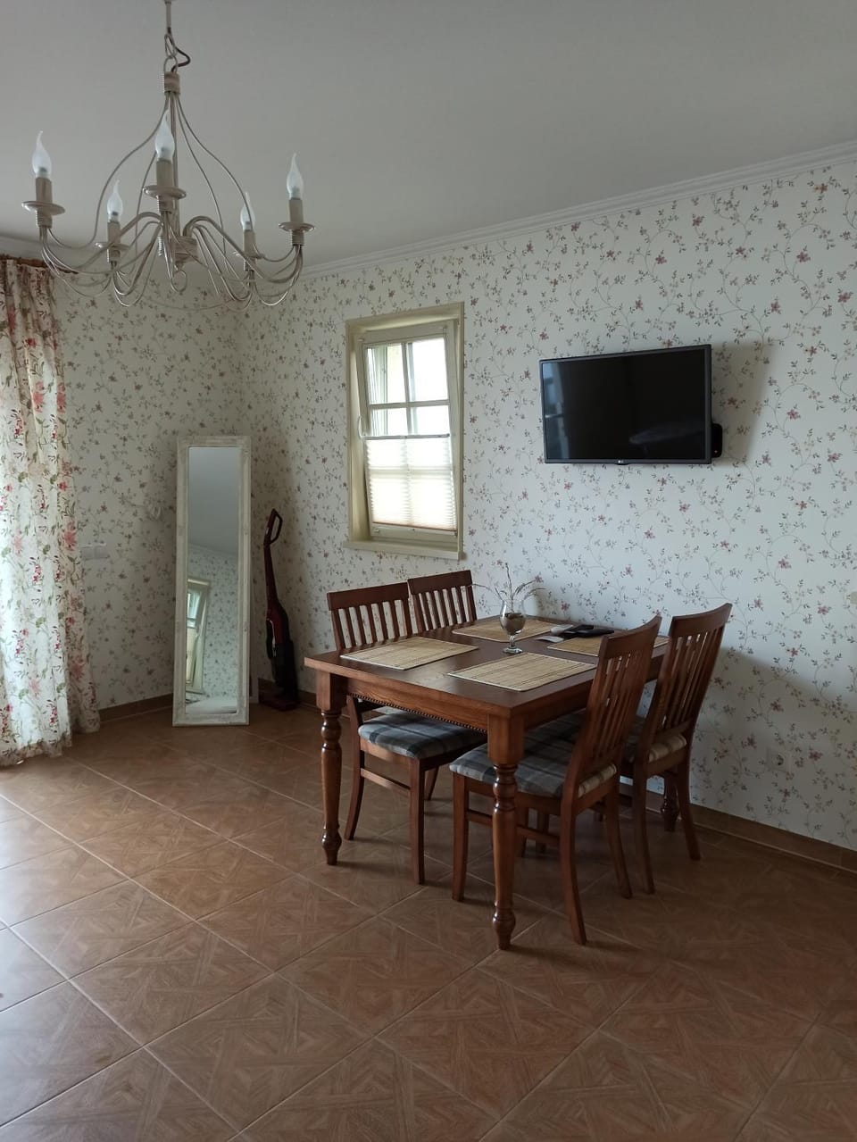 Communal lounge/ TV room, Seating area, Dining area