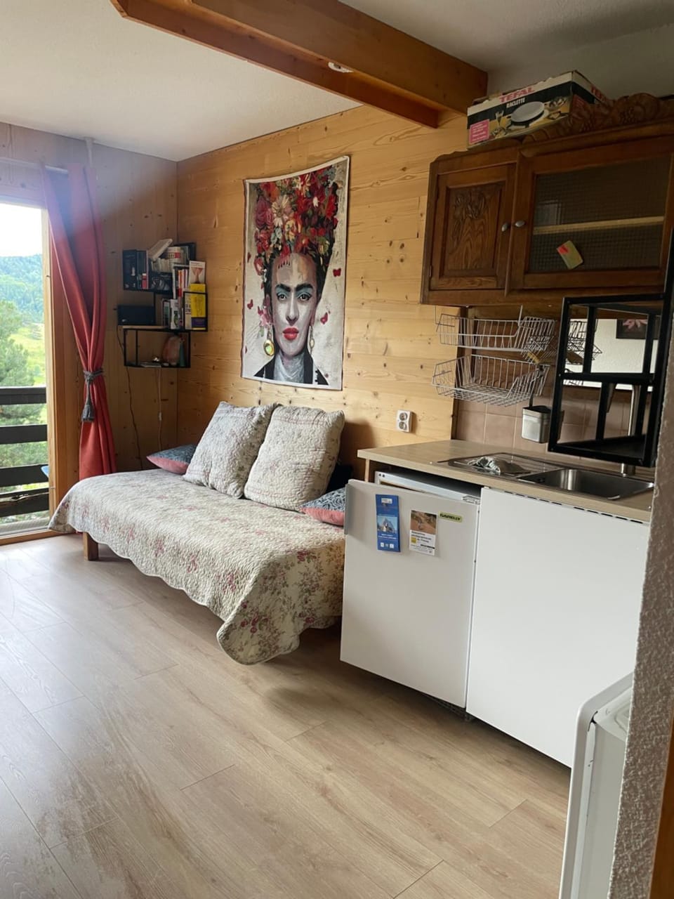 Kitchen or kitchenette, Living room, Seating area