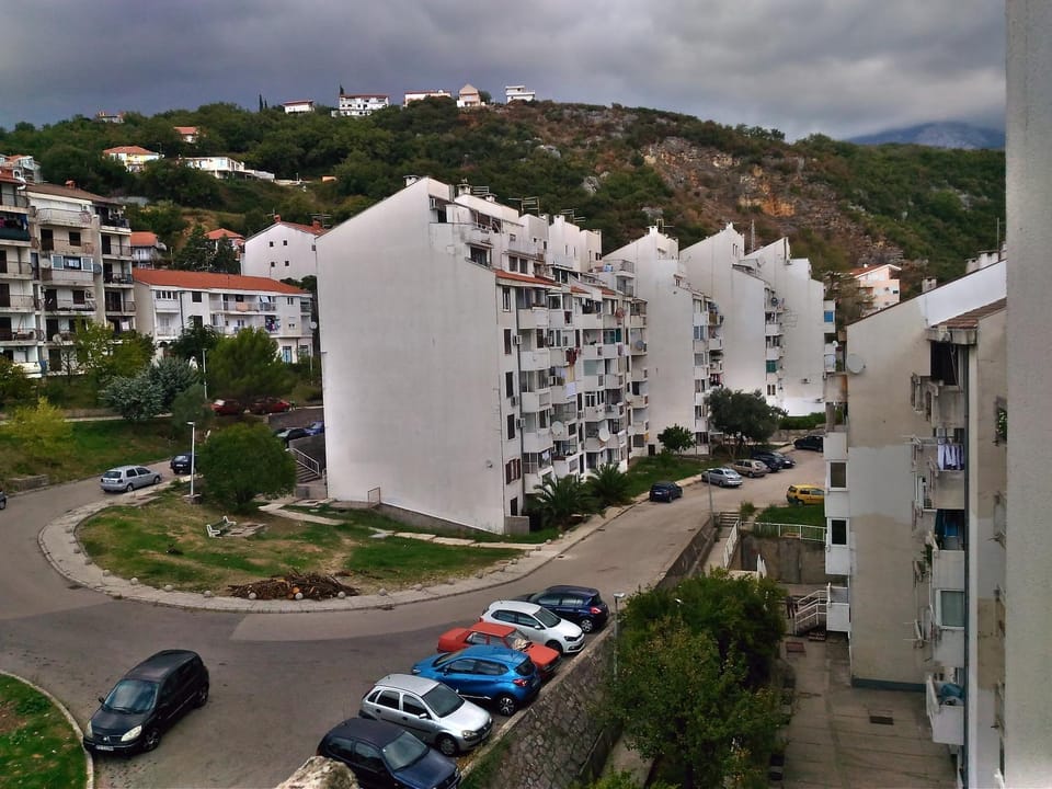 Facade/entrance, Bird's eye view
