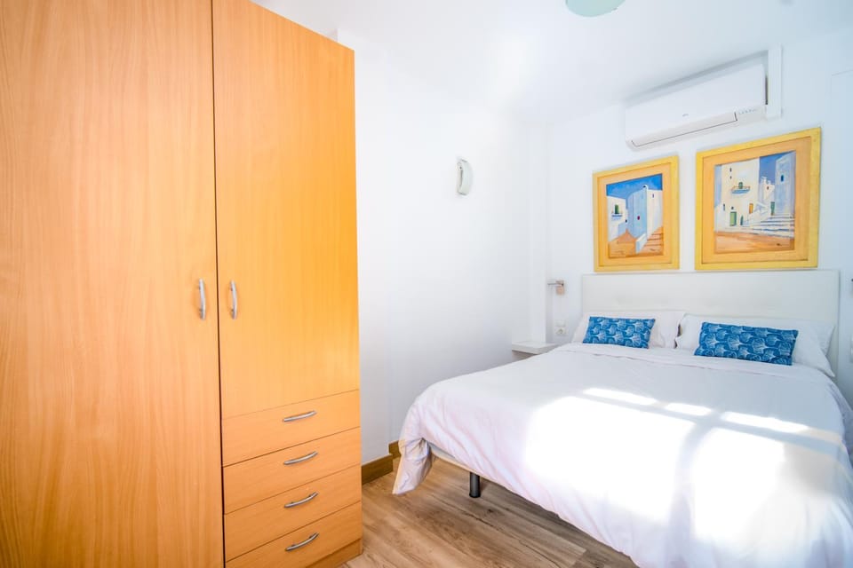 Bed, Photo of the whole room, Bedroom, wardrobe