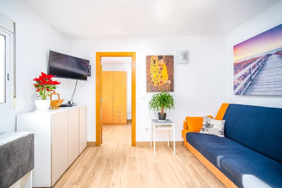 TV and multimedia, Living room, Seating area, Evening entertainment