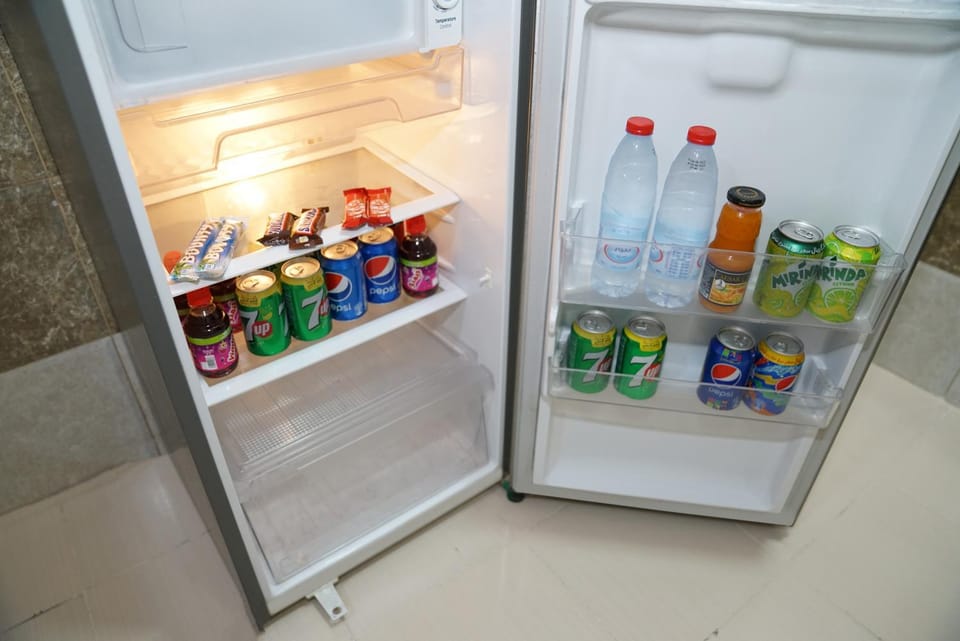 Kitchen or kitchenette, Food and drinks, oven