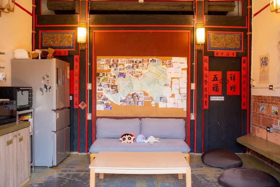 Restaurant/places to eat, Living room, Seating area, oven, stove