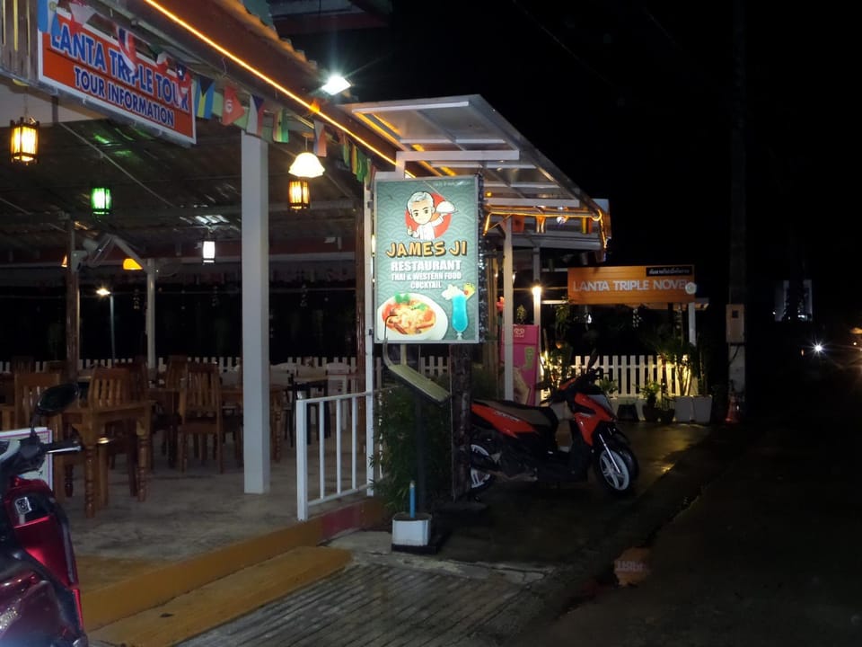 Lanta Triple Novel Bed and Breakfast in Sala Dan