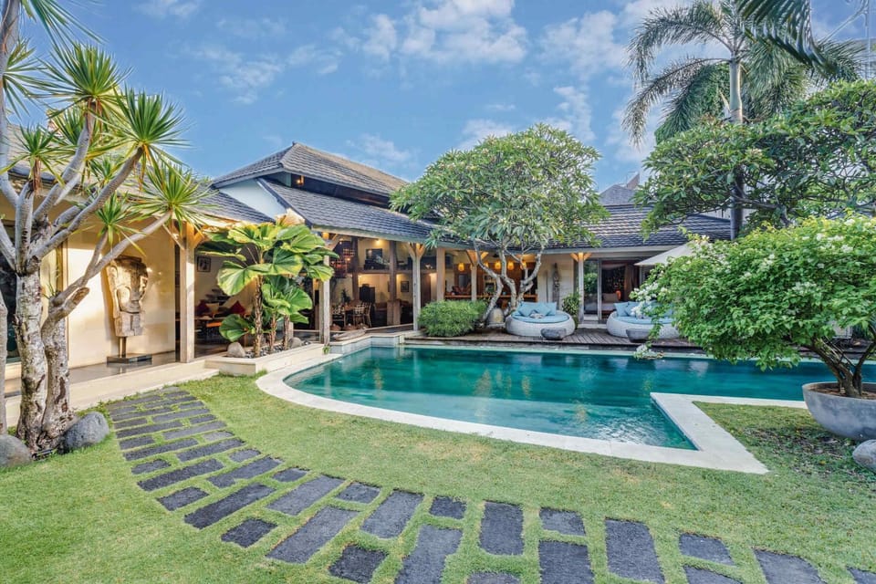 Property building, Day, Garden, Garden view, Pool view, Swimming pool