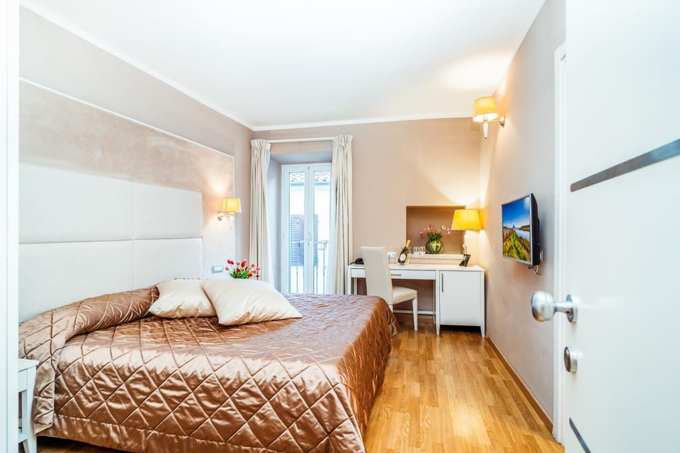 Other, Decorative detail, Bedroom, Drinks