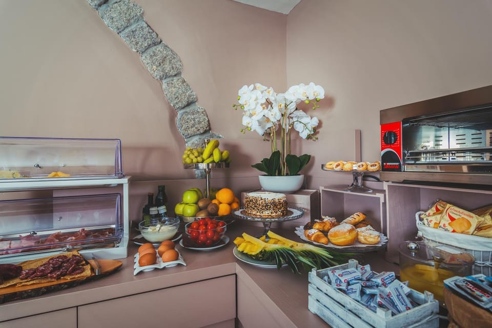 Restaurant/places to eat, Food and drinks, Food, Meals, Breakfast, Continental breakfast, Buffet breakfast