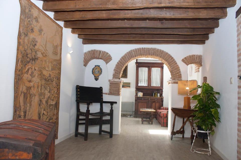 Photo of the whole room, Dining area
