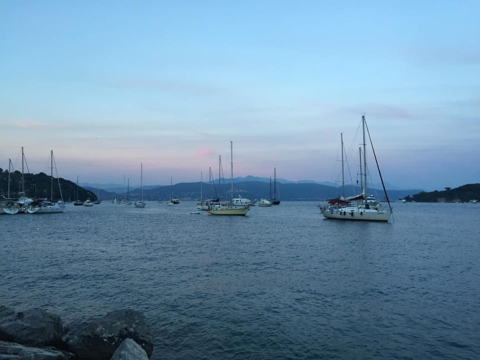 Off site, Beach, On site, Location