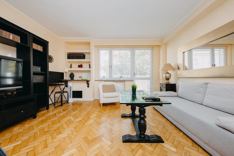 Bed, TV and multimedia, Living room