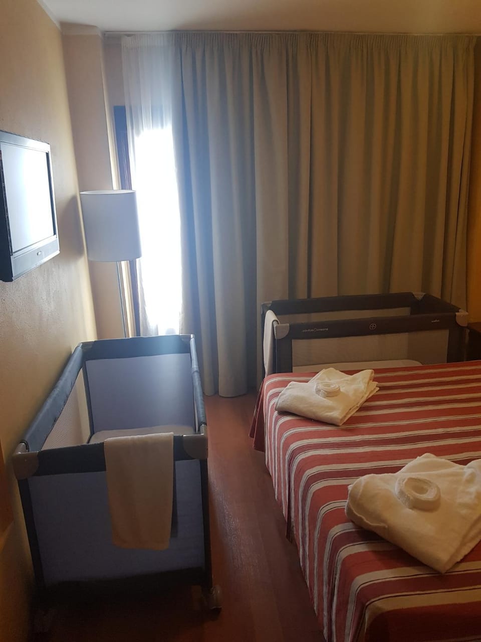 Bed, Bedroom, cot