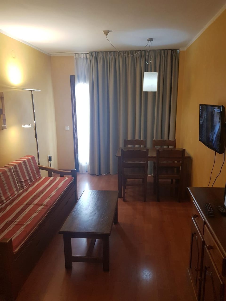 Communal lounge/ TV room, Dining area
