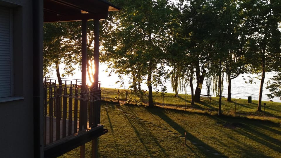 Property building, Balcony/Terrace, Lake view, Sunset
