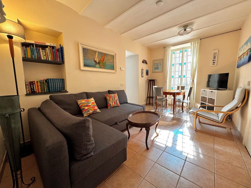 Villa Angelina Holiday Homes I Casa Limone I 5 minuti a piedi dal mare I Giardino I Parcheggio privato Apartment in Vallecrosia