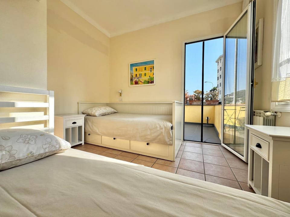 Villa Angelina Holiday Homes I Casa Limone I 5 minuti a piedi dal mare I Giardino I Parcheggio privato Apartment in Vallecrosia