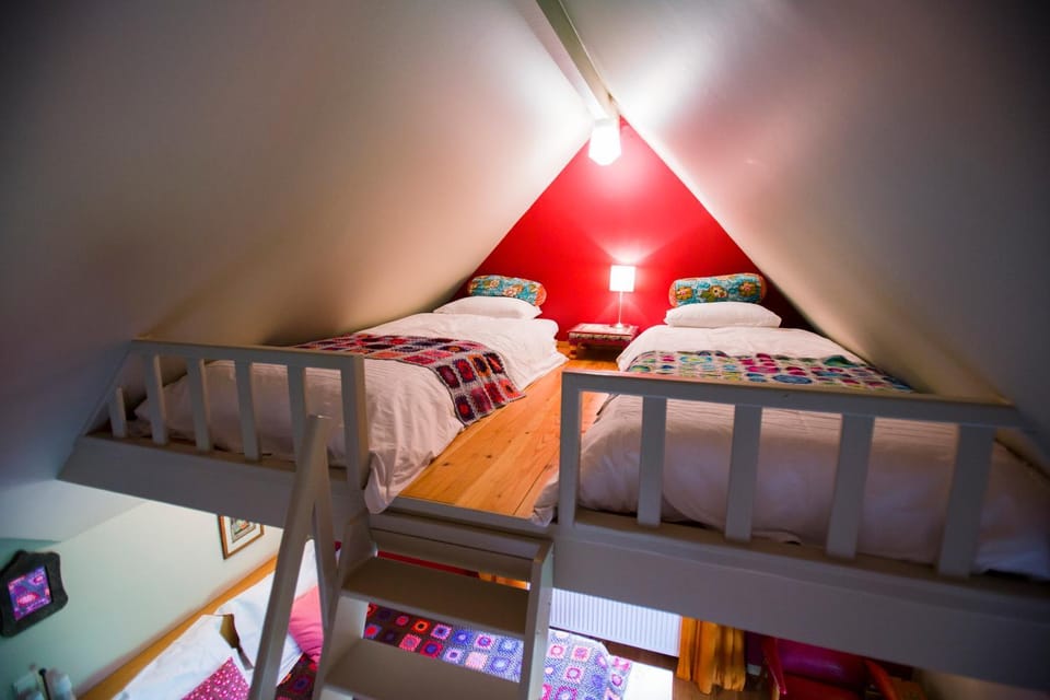 Bed, Photo of the whole room, Decorative detail, Bedroom