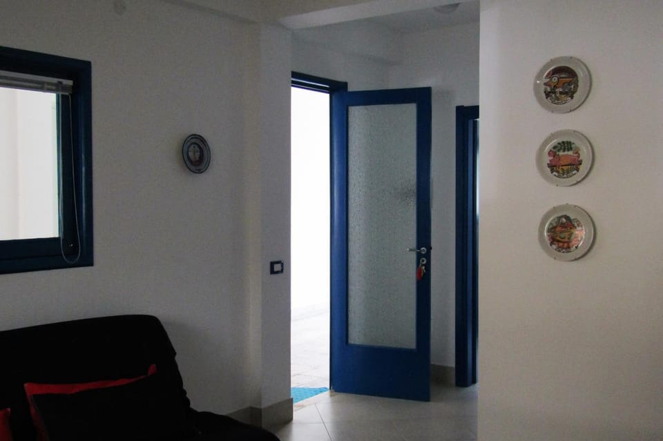 Photo of the whole room, Decorative detail