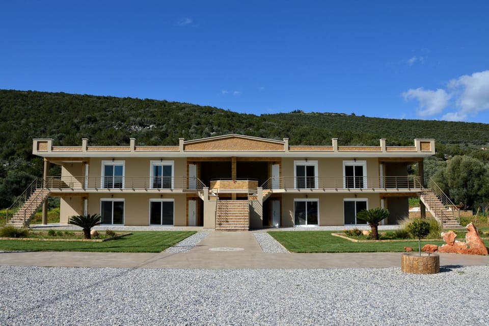 Property building, Facade/entrance, Spring, Day, Natural landscape, Garden, Garden view, Mountain view
