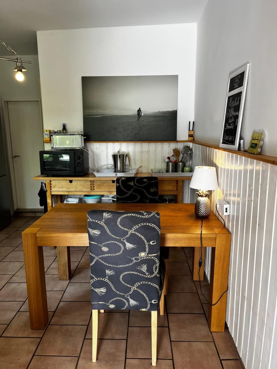 Kitchen or kitchenette, Dining area